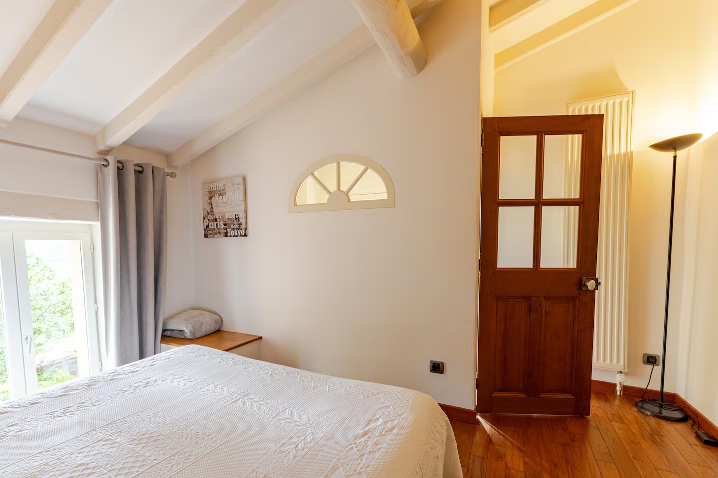 Bedroom 3, arched window