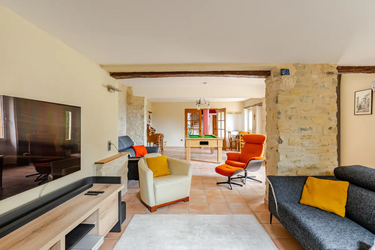 Sitting area of the second lounge